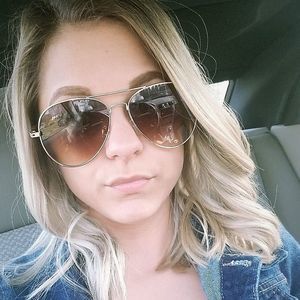 Meet your Posher, Crystal